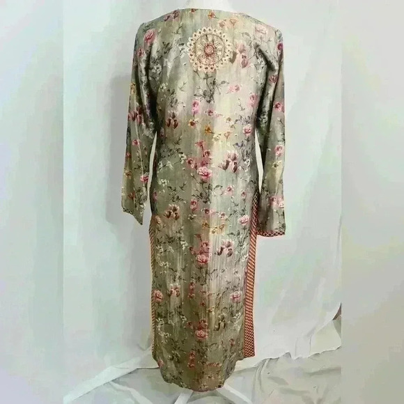 Ravina Pakistani kameez/ tunic dress size small with flower pattern. - Picture 3 of 9